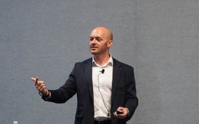 NO_Mike_Portrait_Speaker_Risk_Intelligence